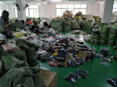 品牌女裝折扣店 是舊衣服的新出路，還是服裝批發的時尚密碼？