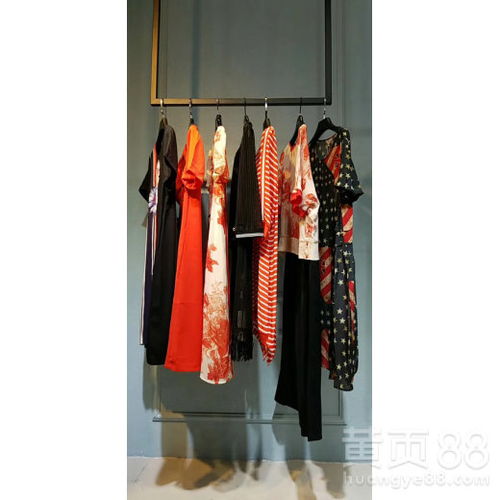 廣州寶萊國際服裝尾貨批發折扣全指南——品牌折扣批發市場的精準選購攻略